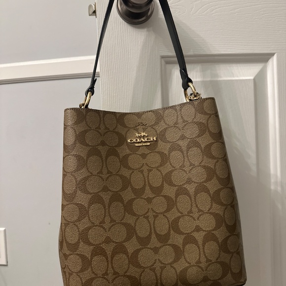 Coach bucket purse - Picture 3 of 6